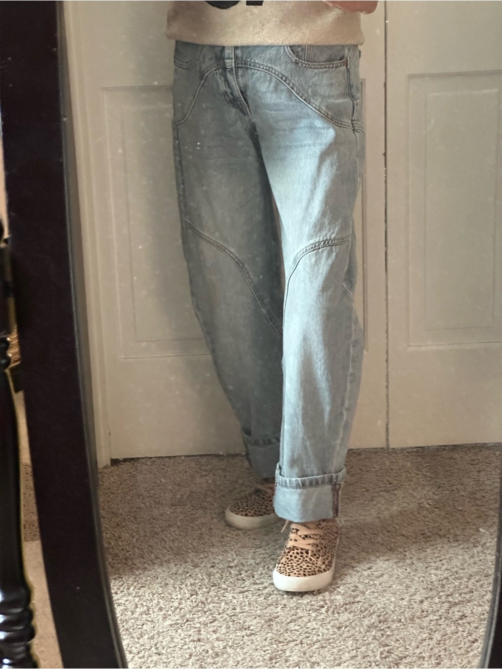 Saige Light Wash Relaxed Curve Seam Jeans,  24, New Without Tags.